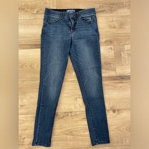 Democracy “Ab”solution skinny jeans size 8.